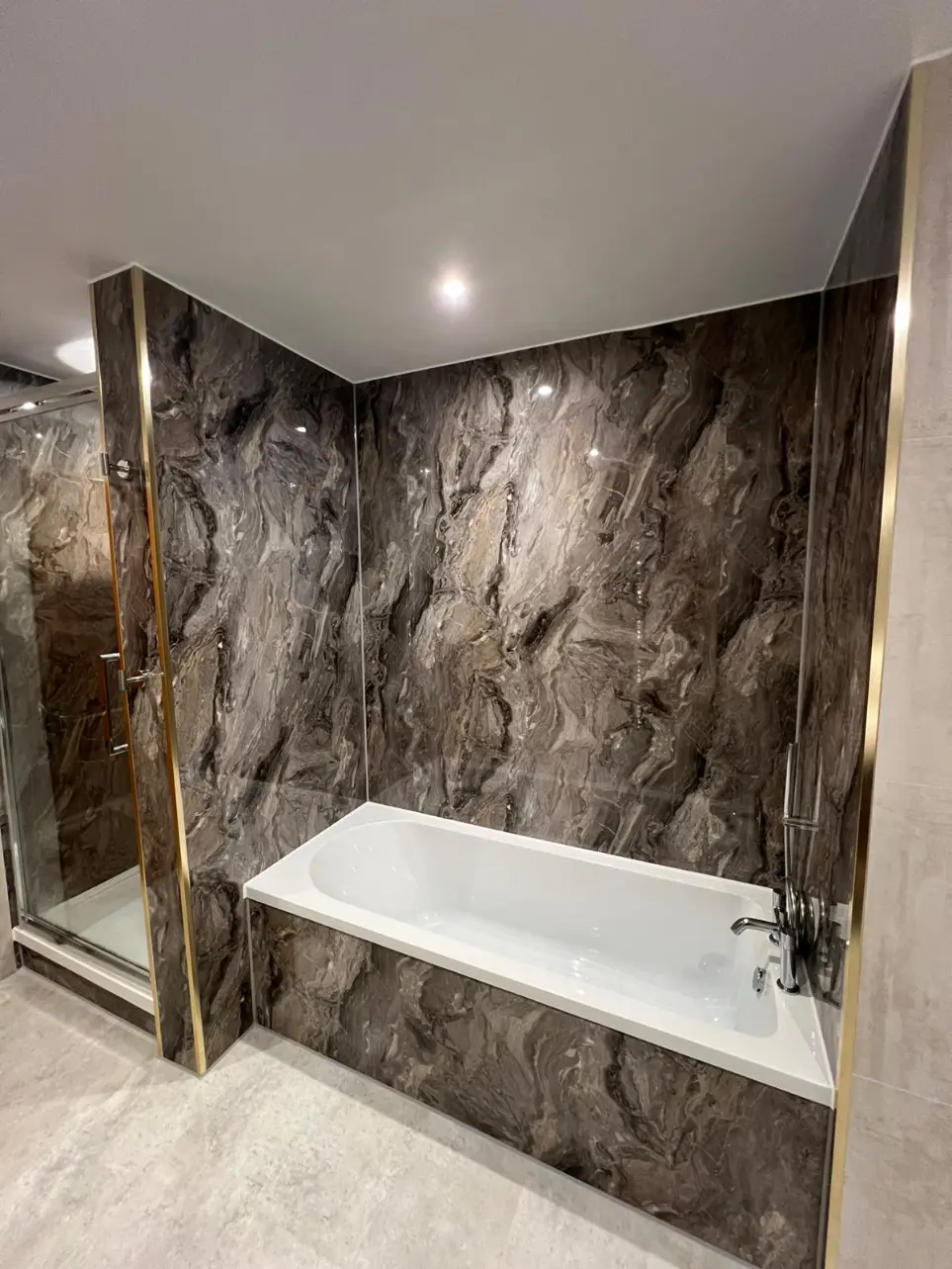 Spacious bathroom with wood furniture and marble-effect finishes